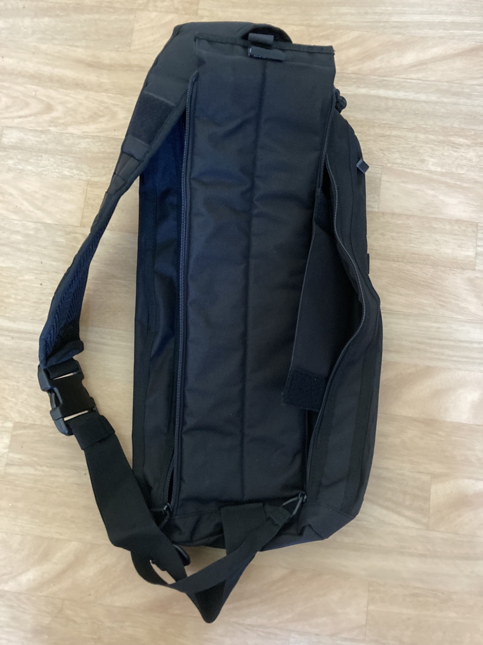 Batoh Mil-Tec Tanker s jedním popruhem - černý - Obrázek 3