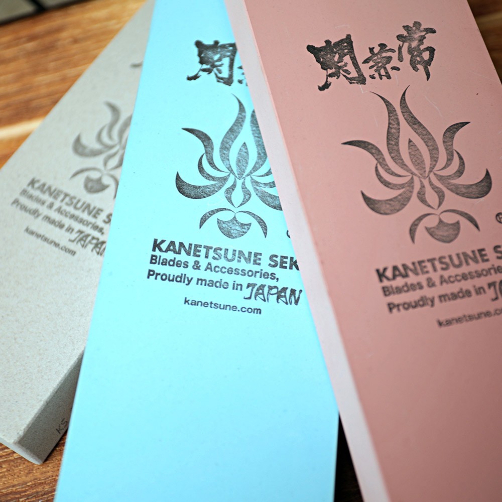 Sada brusných kamenů Kenetsune Expert včetně diamantového srovnávače a držáku - Obrázek 2