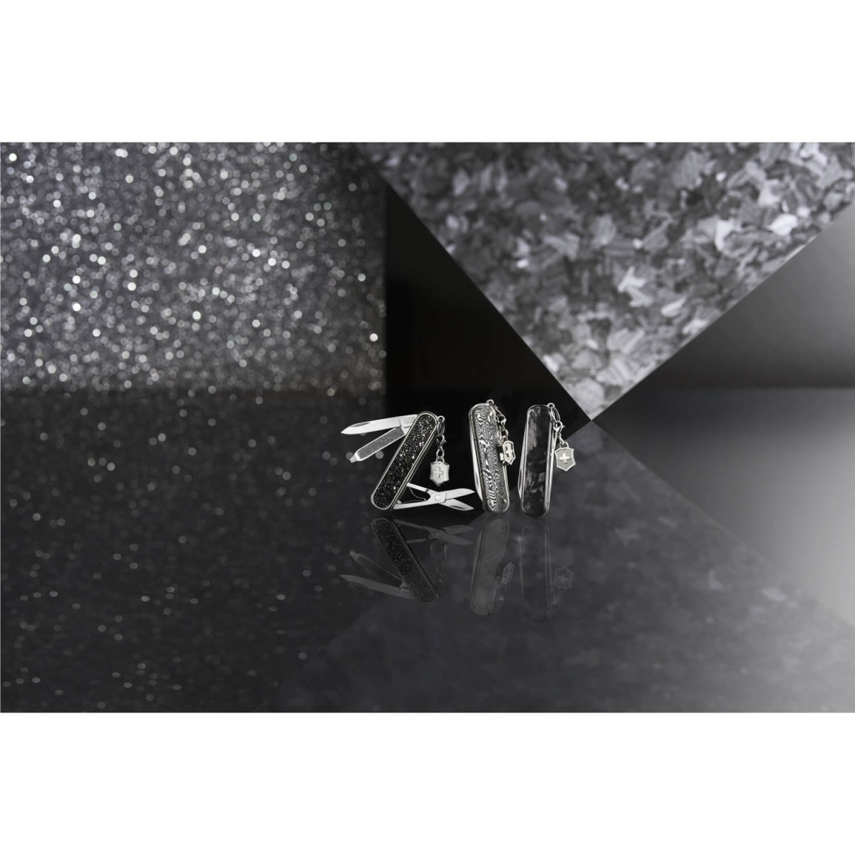 Nůž zavírací Victorinox Classic SD Brilliant Crystal - stříbrný - Obrázek 3